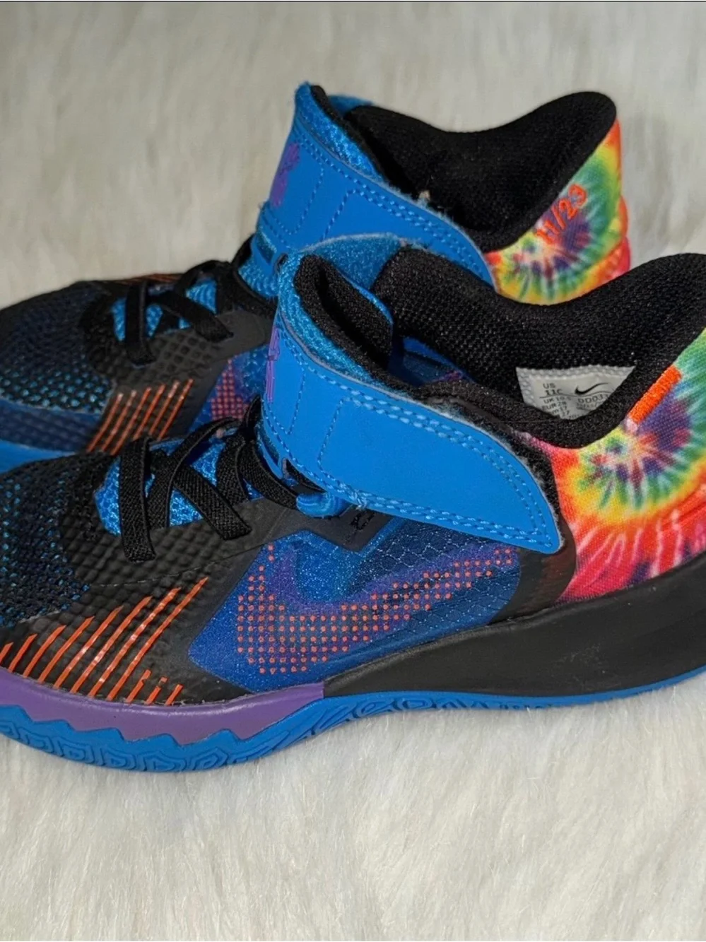 Nike Kids Black and Blue Tie-Dye Accent Sneakers Size 11